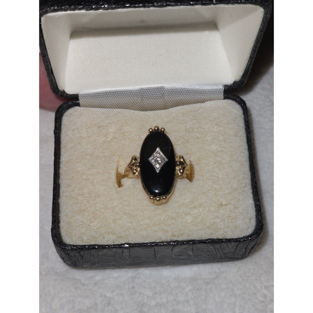 Avon Black Oval Onyx Gold Tone Prong Rhinestone Cocktail Ring Size 5.5 Signed